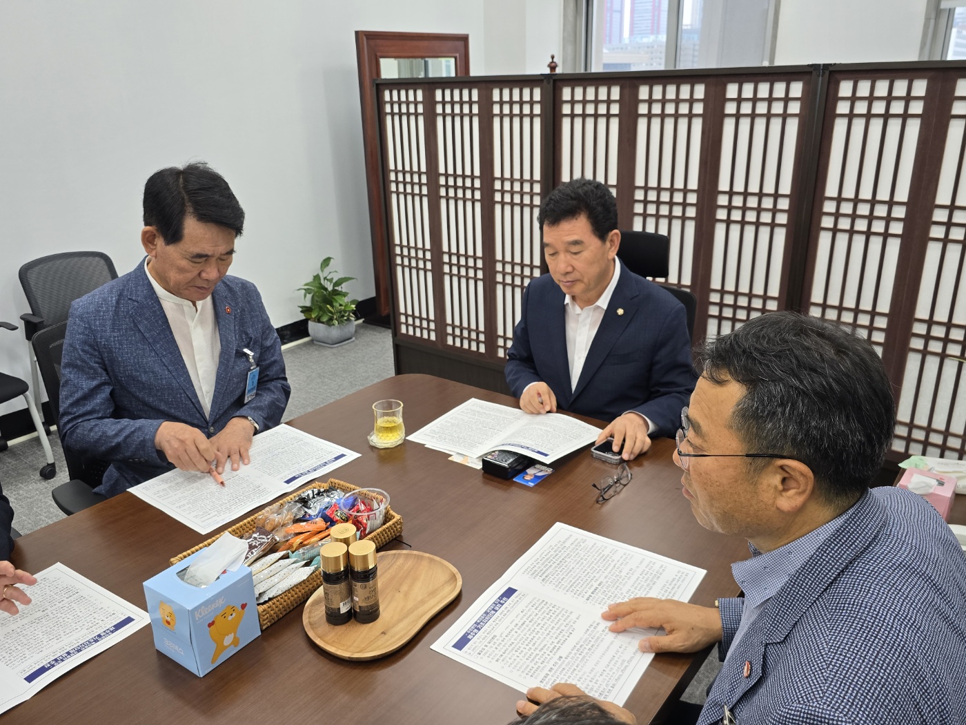 제주도의회, 국회 찾아 '주민투표 연내 실시' 지원요청!