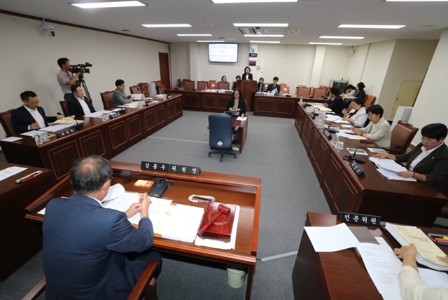 교육자치 특별위원회, 교육자치 추진 성과 보고 청취