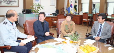 제주특별자치도의회 4.3특별위원회 건의문 전달