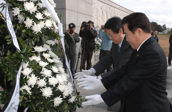 애국선열추모탑참배