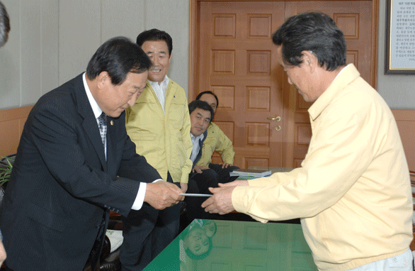 전국시·도의장협의회 수재민돕기성금 기탁