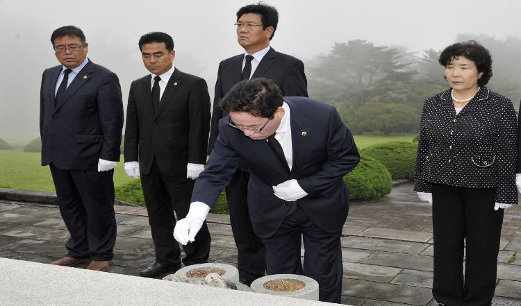 9대 후반기 의장단 및 상임위원장단 충혼묘지 참배