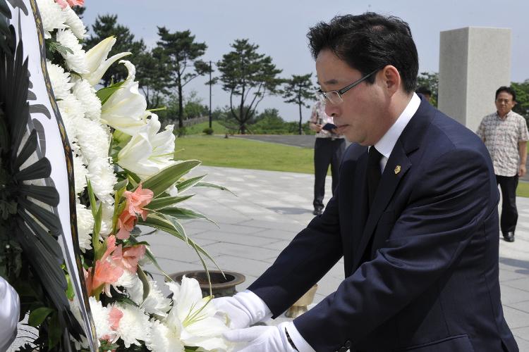 9대 후반기 의장단 및 상임위원장단 사삼공원 참배