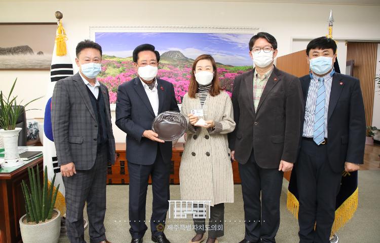 변성숙 입법평가위원(변호사) 명예도민증 수여