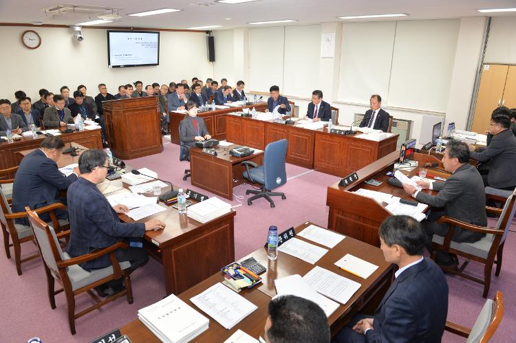  제358회 제주특별자치도의회 환경도시위원회 3차회의- 환경도시위원회 회의실