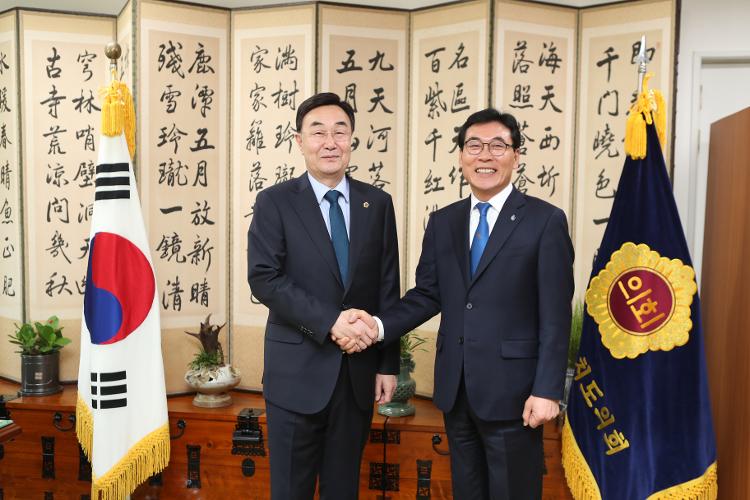 송석언 신임 제주대학교 총장 고충홍 의장 내방