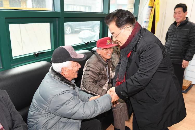  월랑노인회 표창패 수여- 월랑회관