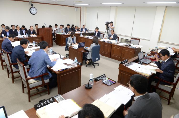 농수축지식산업위원회 제2차회의(2014년도 제1회 제주특별자치도 일반회계 및 특별회계 세입.세출 추가경정안 예산안 및 기금운용계회변경안 심사)