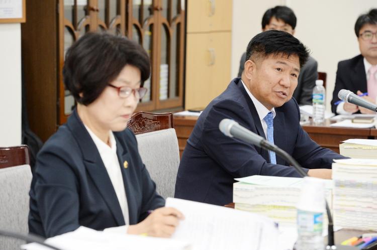  행정자치위원회회의-행정자치위원회회의실