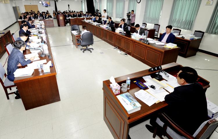 예산결산특별위원회회의-대회의실