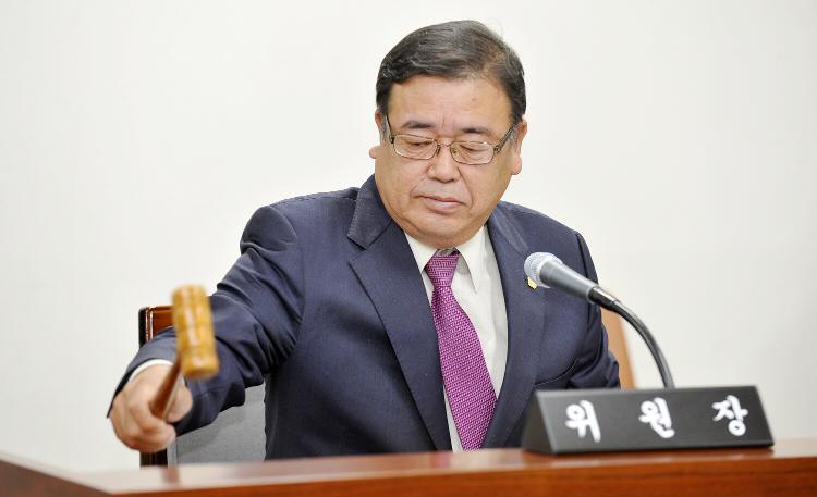 문화관광스포츠위원회 행정사무감사-위원회 회의실