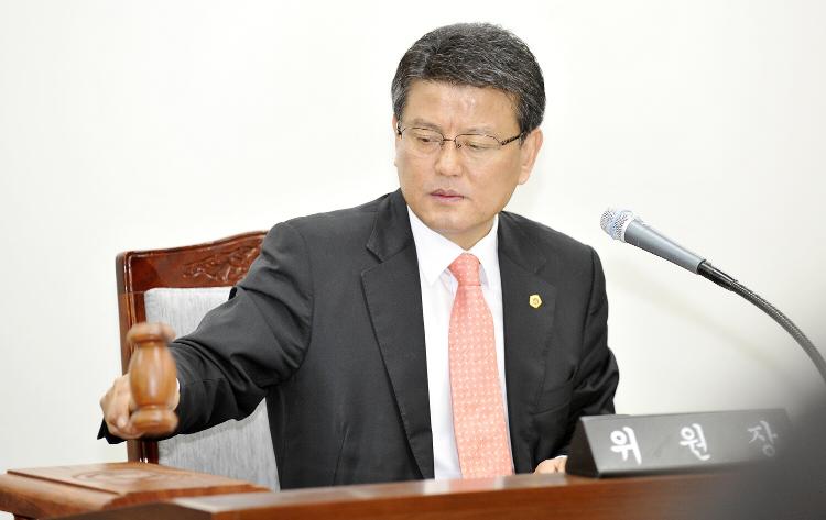 행정자치위원회 행정사무감사-위원회 회의실