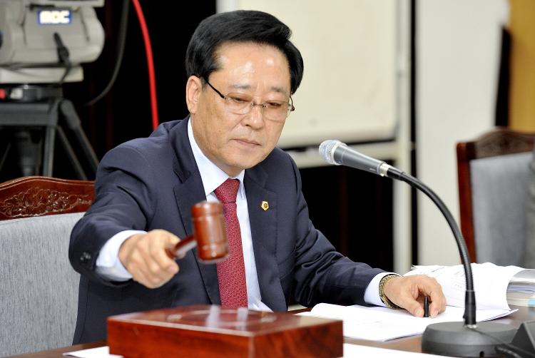 제주특별자치도의회 인사청문특별위원회 감사위원장 예정자(김국주)청문회-대회의실