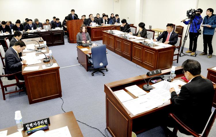 행정자치위원회 제3차 회의-행정자치위원회 회의실