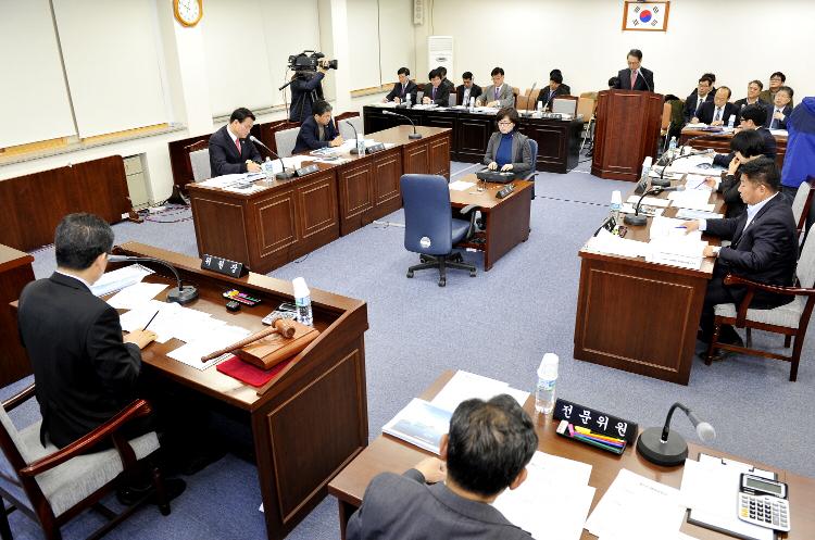 행정자치위원회 회의-위원회 회의실