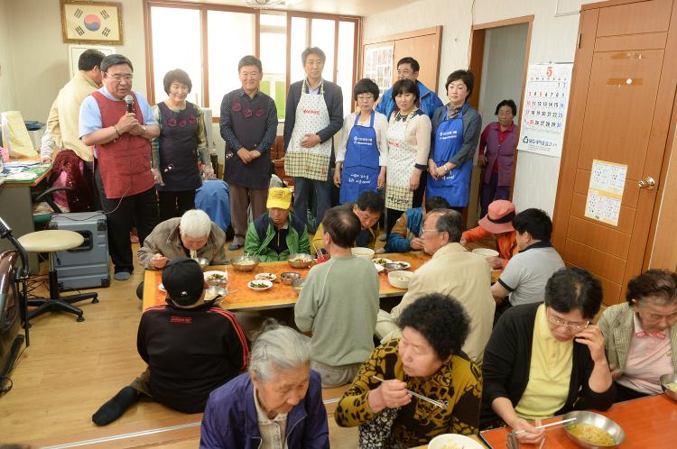  무료경로식당 배식봉사활동-아라종합사회복지관