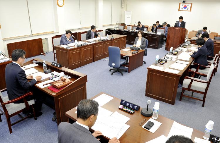 행정자치위원회 회의-행정자치위원회 회의실