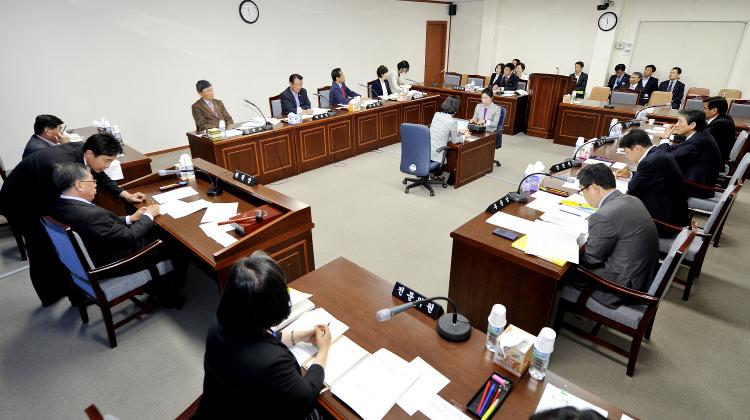 교육위원회 회의-교육위원회 회의실