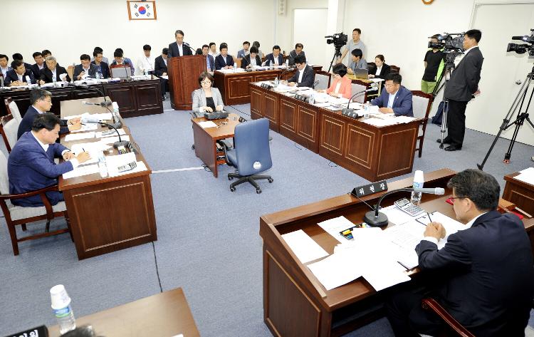 행정자치위원회 제1차 회의-행정자치위원회 회의실