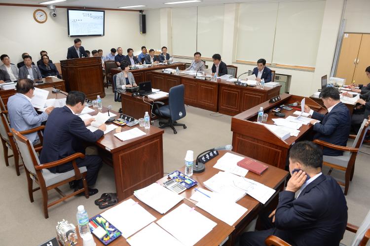 환경도시위원회 제5차회의-환경도시위원회회의실