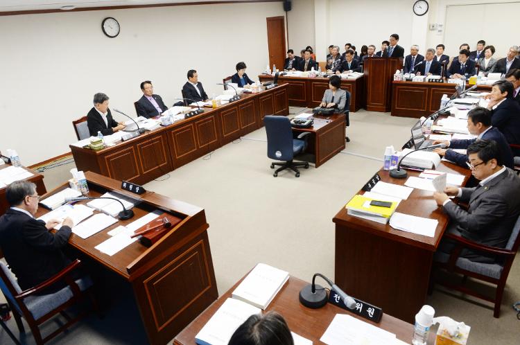  교육위원회 행정사무감사