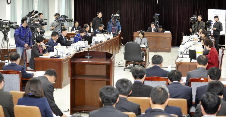 예산결산특별위원회 제1차 회의-대회의실