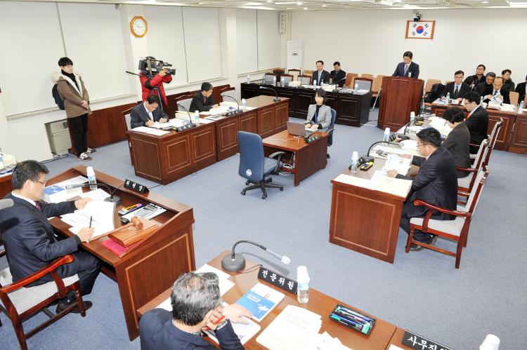  제336회 임시회 폐회중 행정자치위원회 회의-행정자치위원회회의실