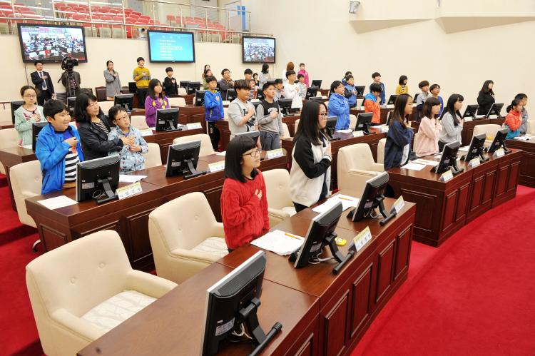  서귀서초등학교 6학년 의정체험모의의회운영-본회의장