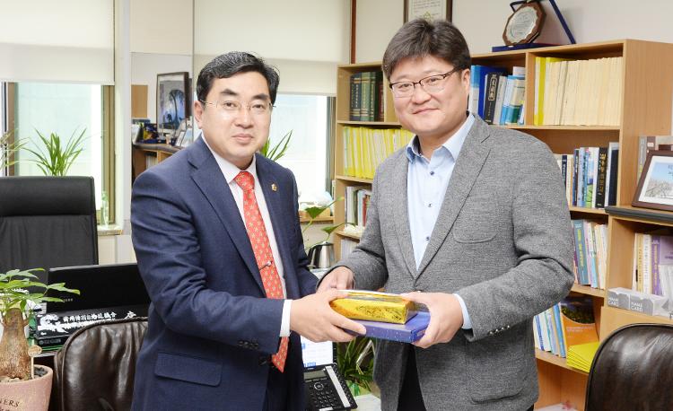  부산시 예산결산특별위원회 제주특별자치도의회 예방- 예산결산특별위원회 위원장실