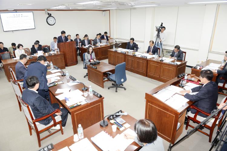  제339회 임시회 기간중 농수축경제위원회 1차회의- 농수축경제위원회회의실