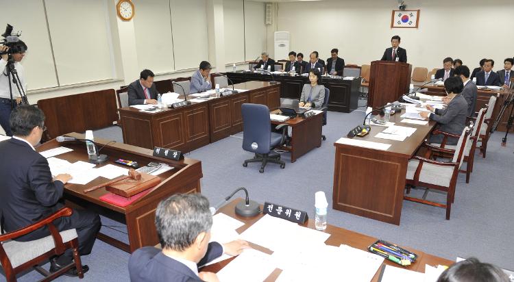  제339회 임시회 행정자치위원회 제2차 회의-행정자치위원회 회의실