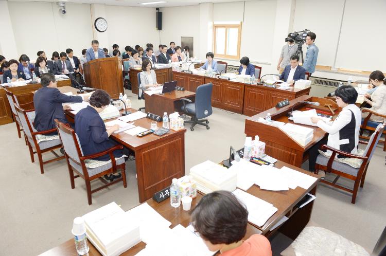  제340회 제주특별자치도의회 임시회 보건복지안전위원회 제1차회의- 상임위회의실