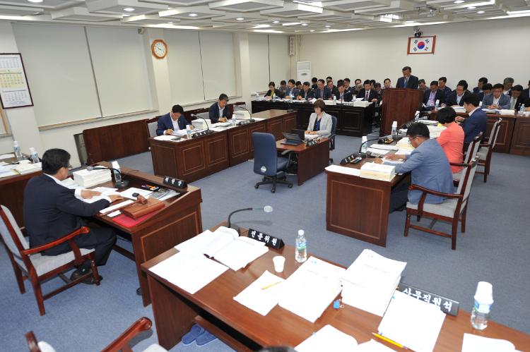 제340회 제주특별자치도의회 임시회 행정자치위원회 제3차 회의-위원회 회의실