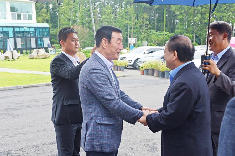  제주특별자치도의회 의원들과 지역 국회의원과의 간담회- 화목원