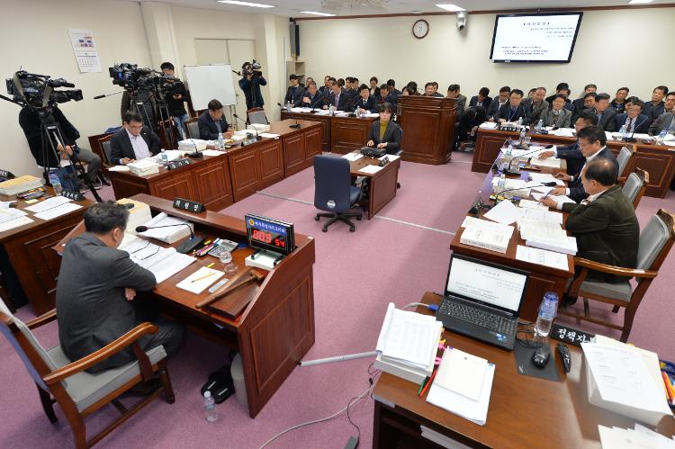  제356회 제주특별자치도의회 1차 정례회 환경도시위원회 2차회의- 환경도시위원회 회의실