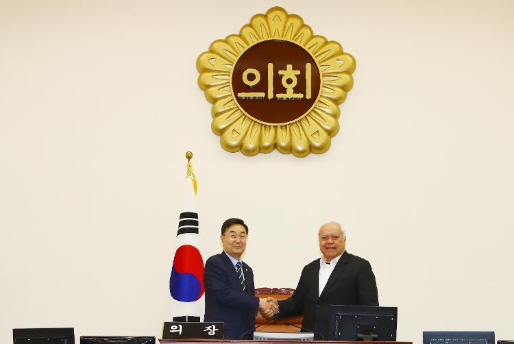 필리핀 팔라완 시장 제주도의회 내방