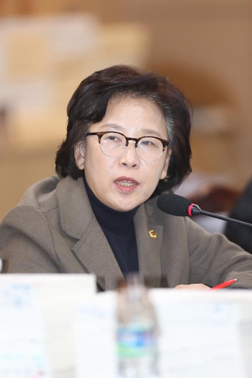 제366회 제주특별자치도의회 제2차 정례회 예산결산특별위원회 제4차 회의 의원별 질의 모습