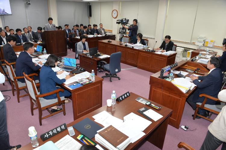 제365회 임시회 문화관광체육위원회 행정사무감사- 문화관광체육위원회 회의실