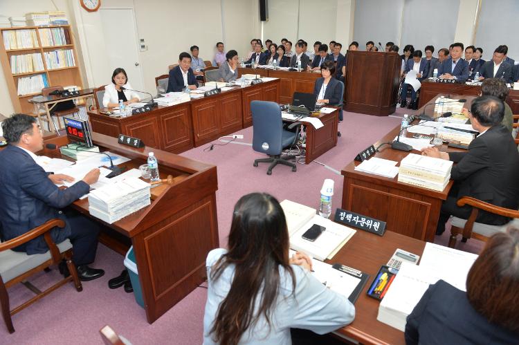  제363회 임시회 문화관광체육위원회 1차회의- 문화관광체육위원회 회의실