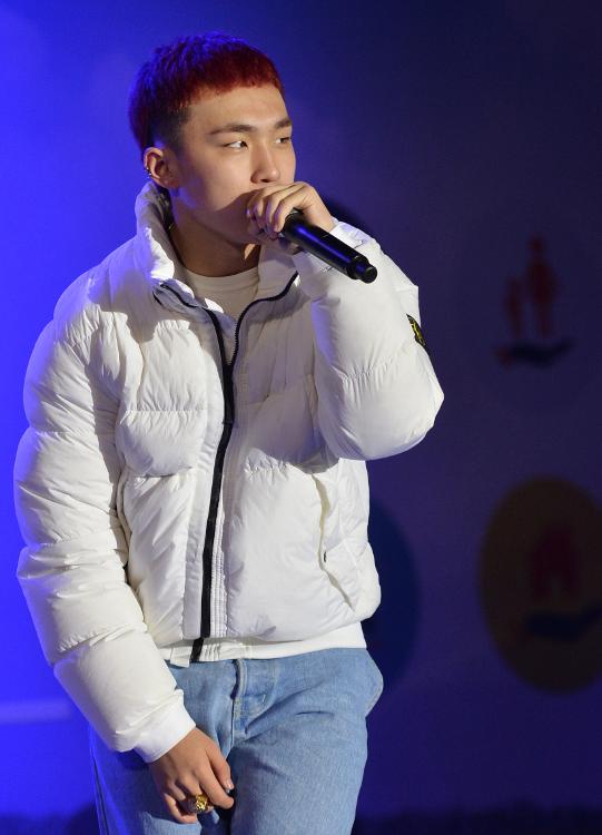  2018 정책박람회 초청가수 공연(버즈 민경훈, 고등래퍼 이로한)- 의원회관 주차장 메인무대