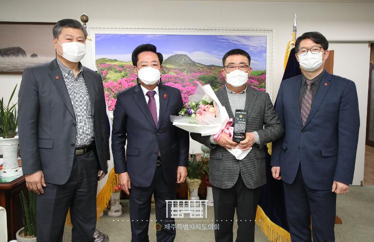 퇴직 청원경찰에 감사패 수여