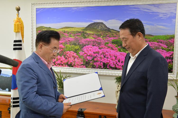  제주특별자치도의회 입법 법률 고문 위촉장 수여식-의장실