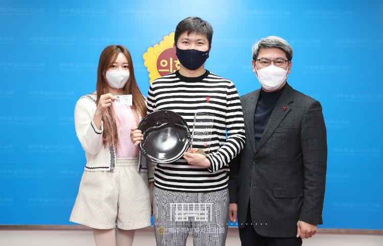 유승민, 박경훈 씨 명예도민증 수여식