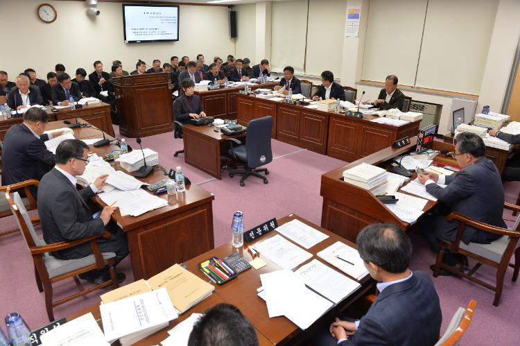  제356회 제주특별자치도의회 제1차 정례회 환경도시위원회 제3차회의- 환경도시위원회 회의실
