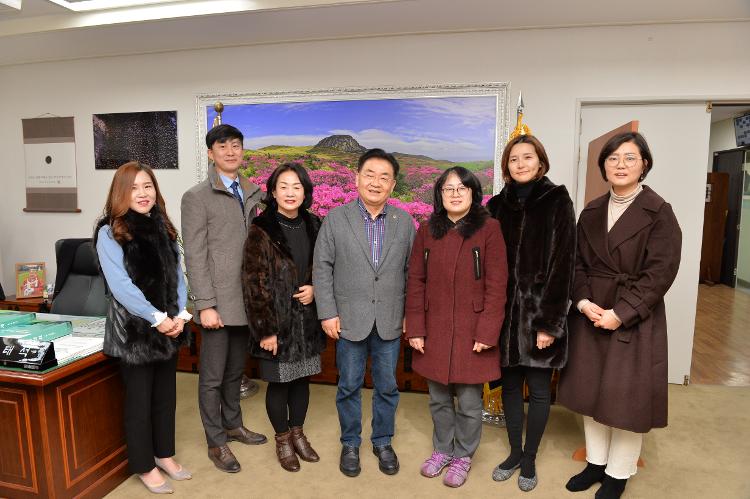  하귀초등학교 운영위원회 임원진 김태석 의장 예방