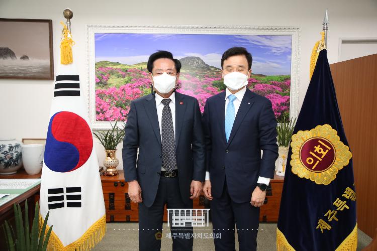 박우혁 신임 제주은행장 예방