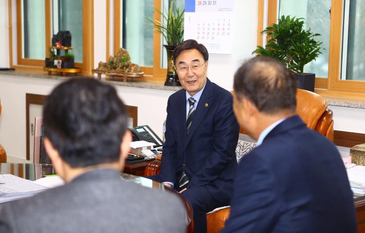 제주출입국사무소장 고충홍 의장 내방
