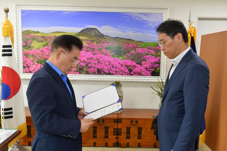  지방별정 5급 임용장 수여식- 의장실
