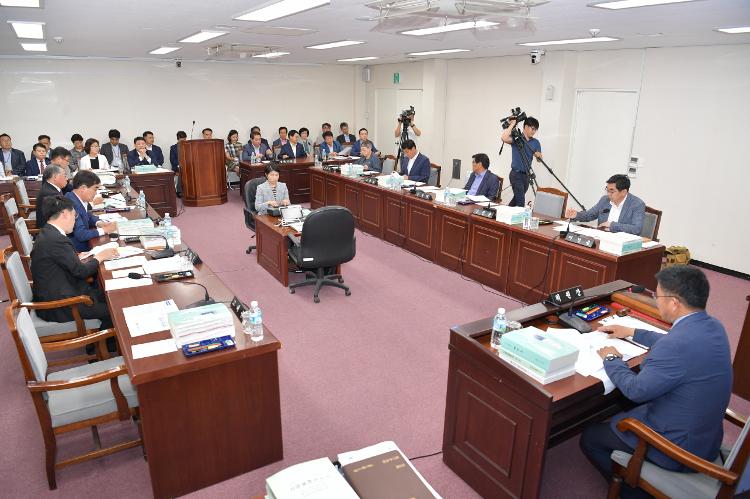 제373회 제주특별자치도의회 제1차 정례회 의회운영위원회 1차 회의- 소회의실