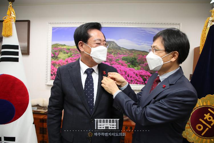 강지언 제주사회복지공동모금회장 좌남수 의장 예방
